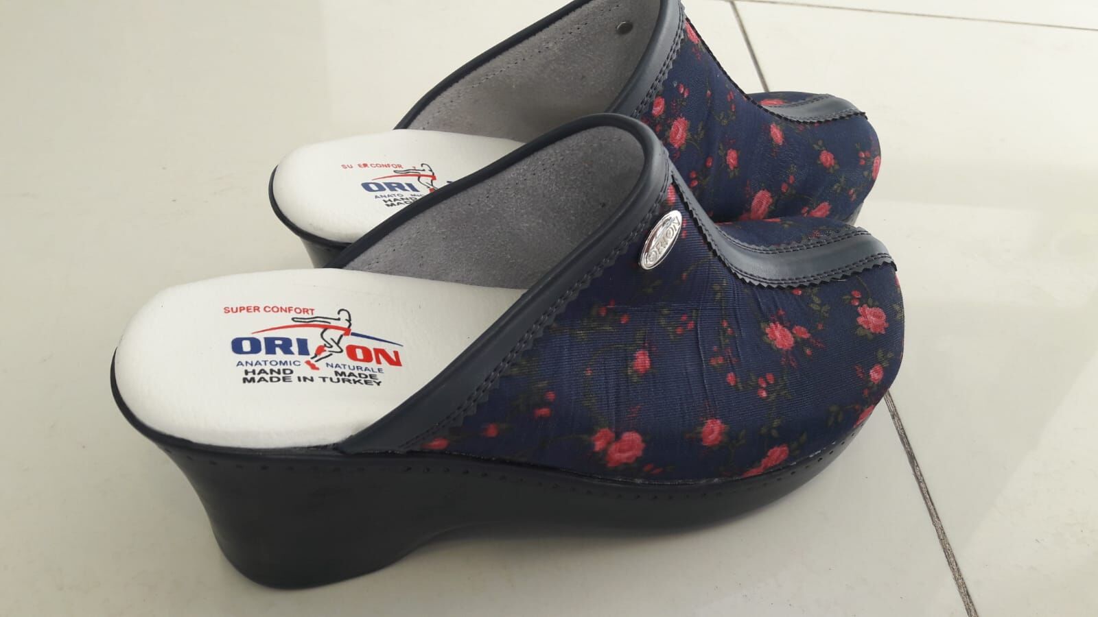Orion Dolgu Topuk Lacivert Çiçek Desenli  Model Ortopedik Terlik